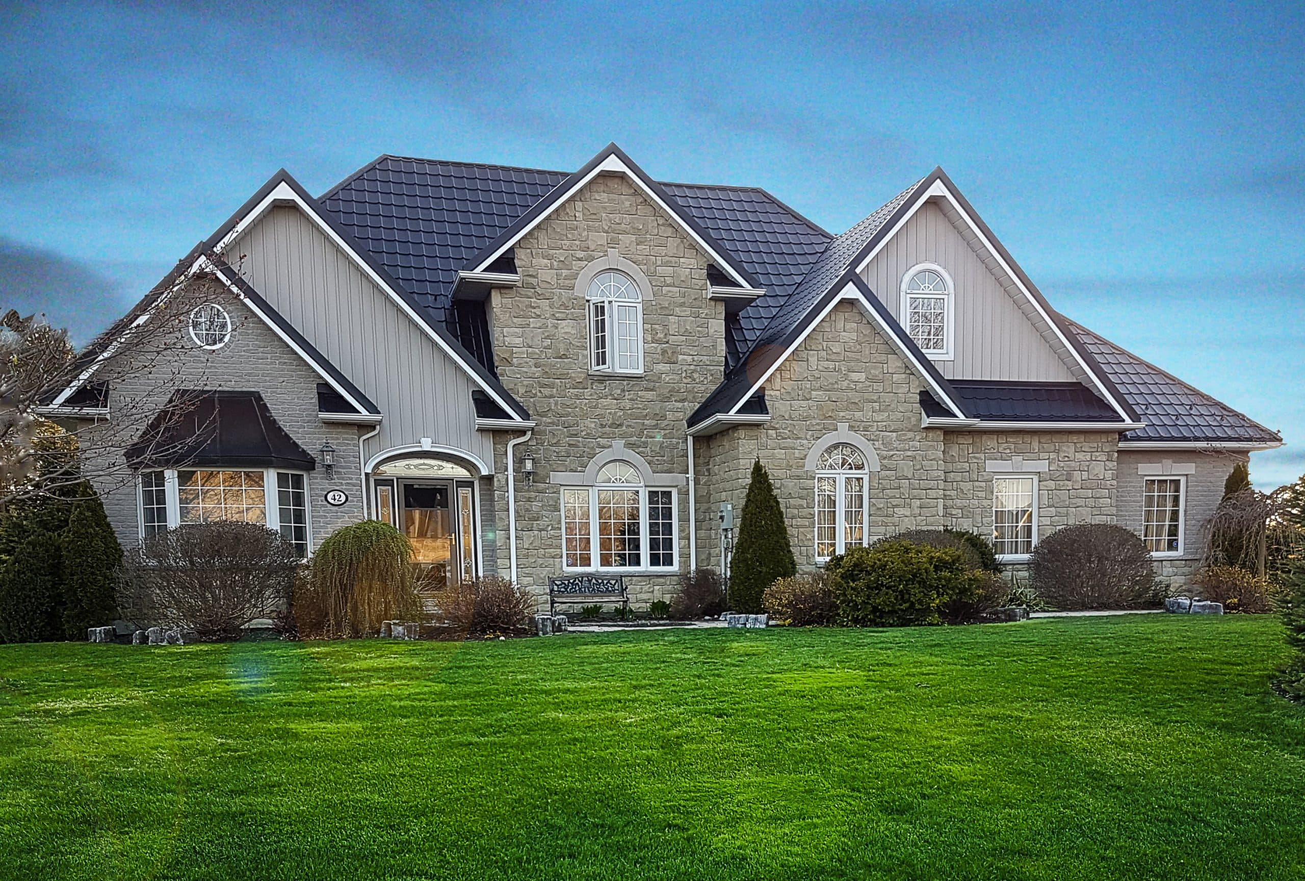 Trapeze metal roof in Mississauga, ON